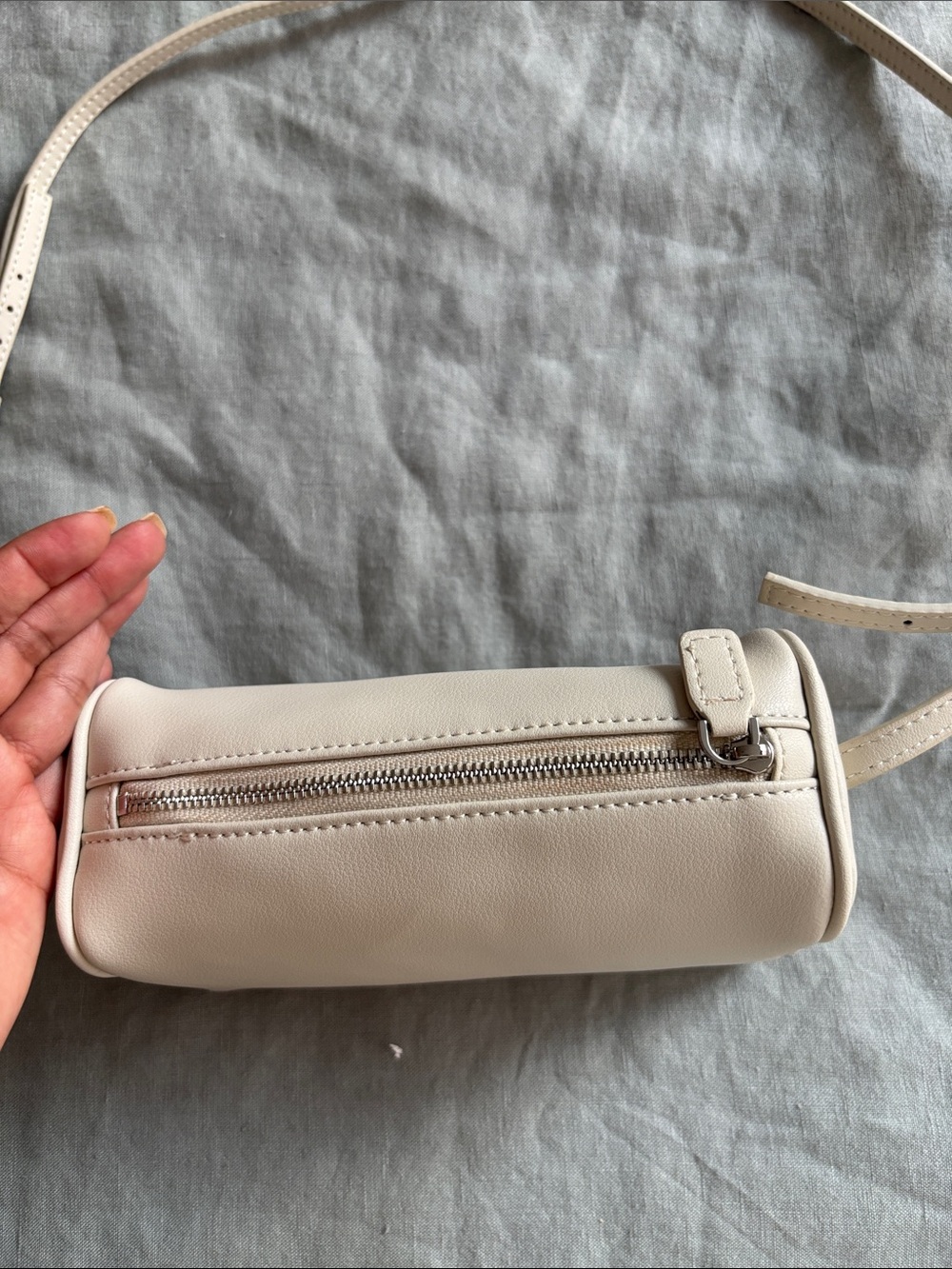 Minimal Leather Crossbody Bag in Cream - Picture 6 of 8